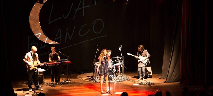Show Lua Blanco